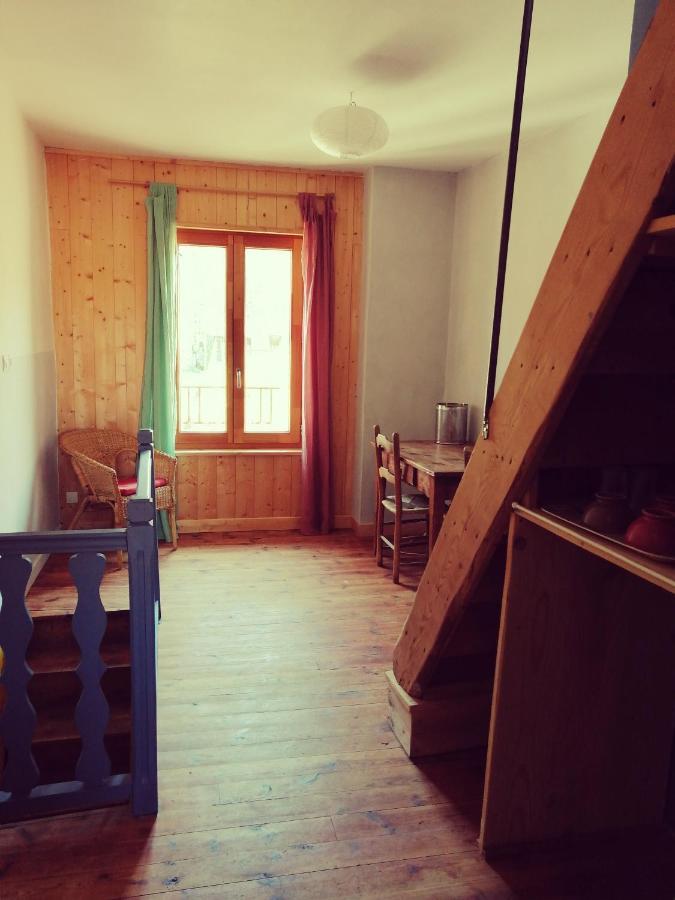 File Dans Ta Chambre ! Le Monastier sur Gazeille Exteriör bild